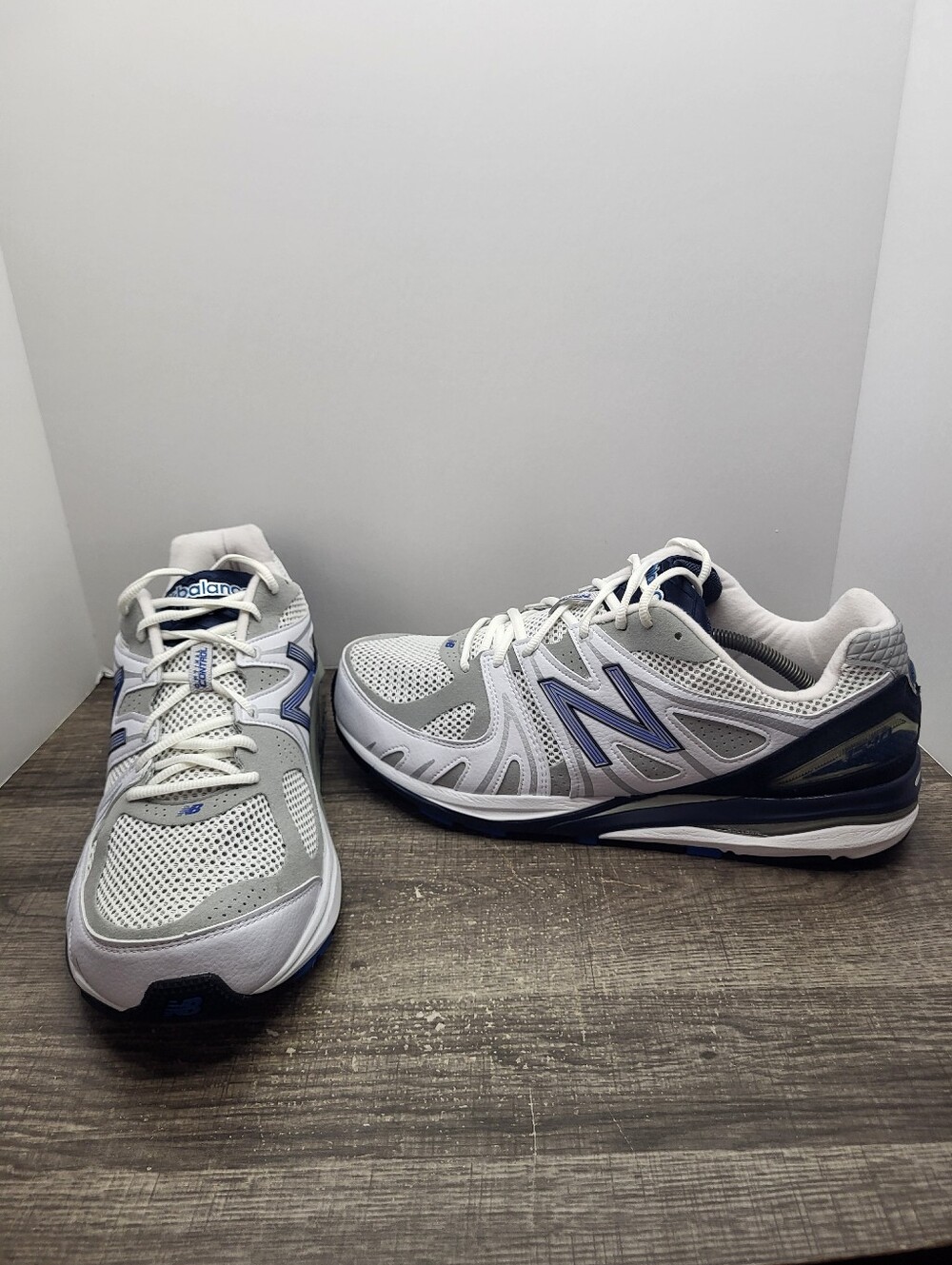 New Balance 1540 Walking Shoes Made in USA Mens Size 13 4E EEEE Wide White Grey